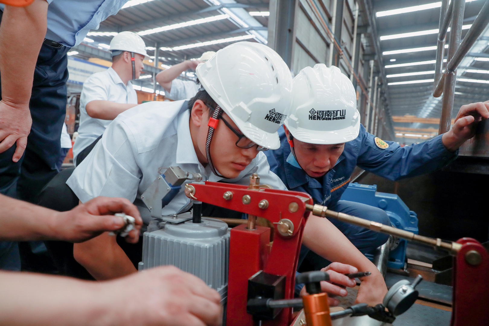 河南省礦山起重機(jī)有限公司 河南省礦山起重機(jī)有限公司