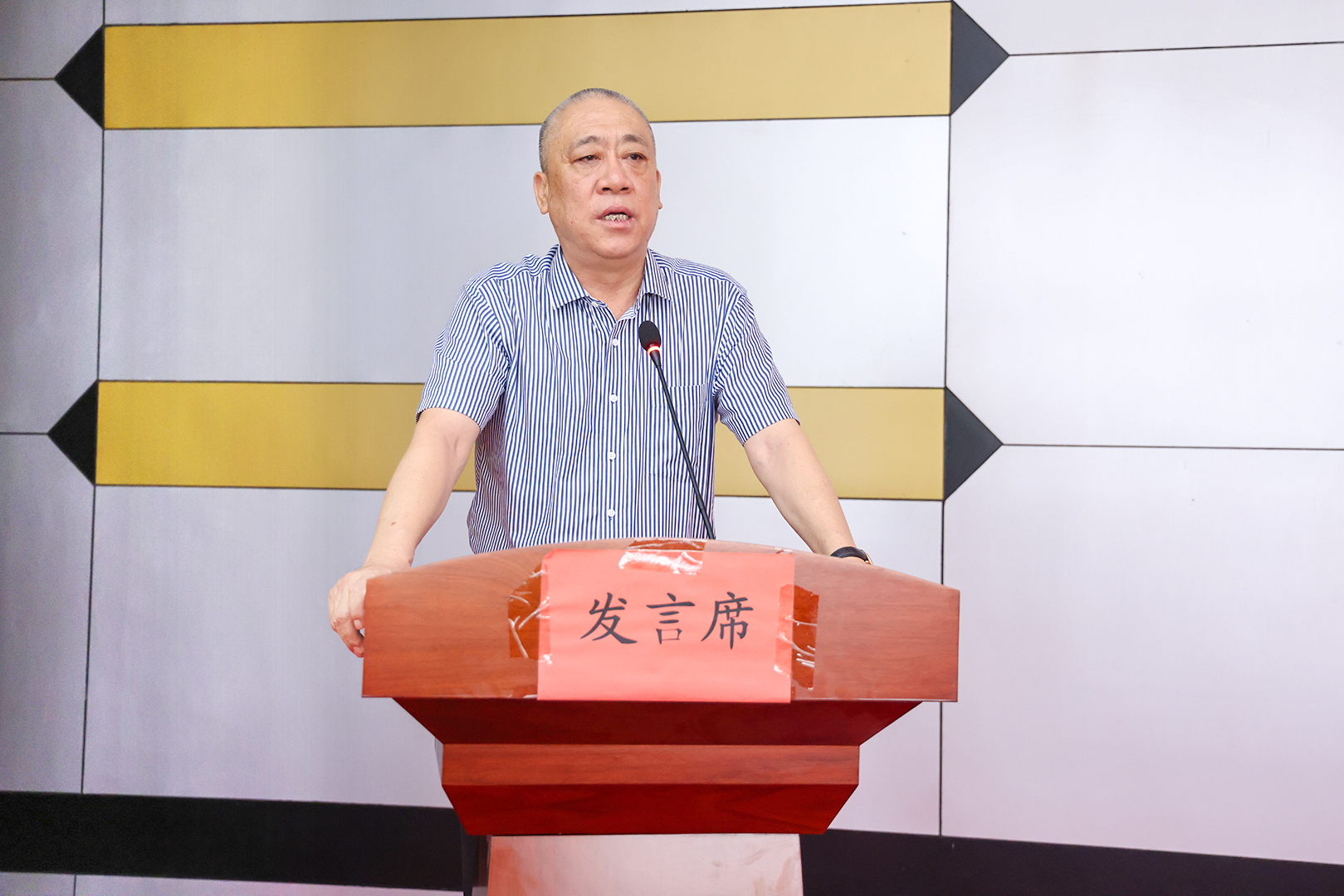 河南省礦山起重機(jī)有限公司 河南省礦山起重機(jī)有限公司